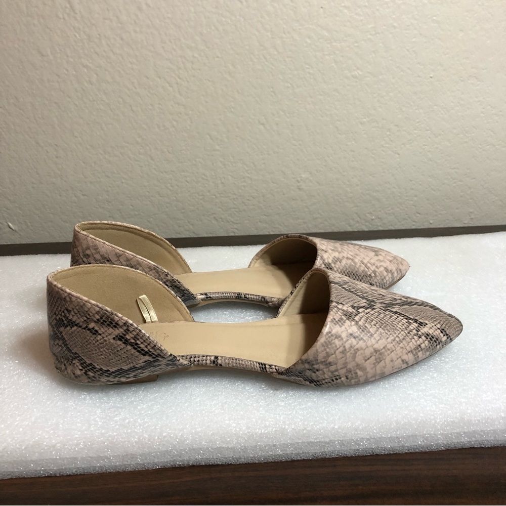 Charlotte Russe Pointed Toe Snakeskin Flat Shoe 8